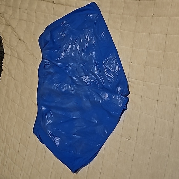 Under Armour heat gear running shorts size large - Picture 3 of 3